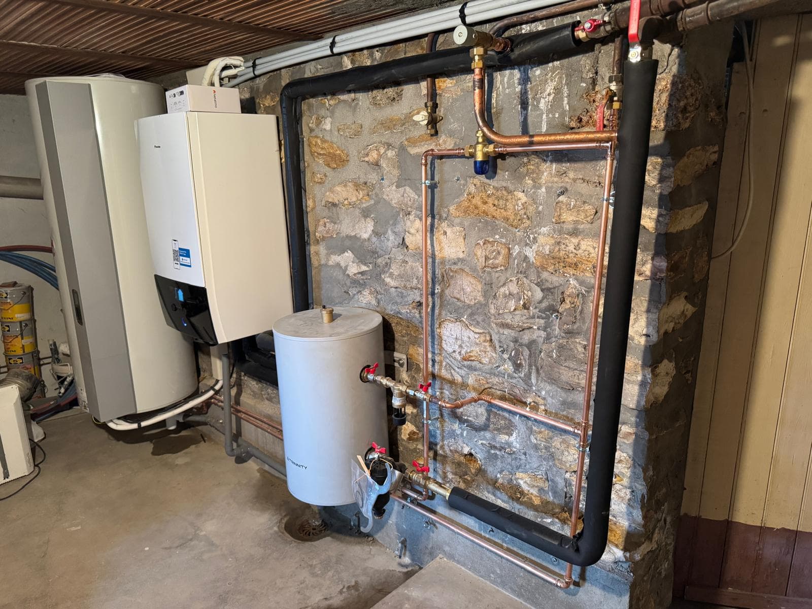 PAC Daikin avec circuit cuivre chaufferie sous-sol